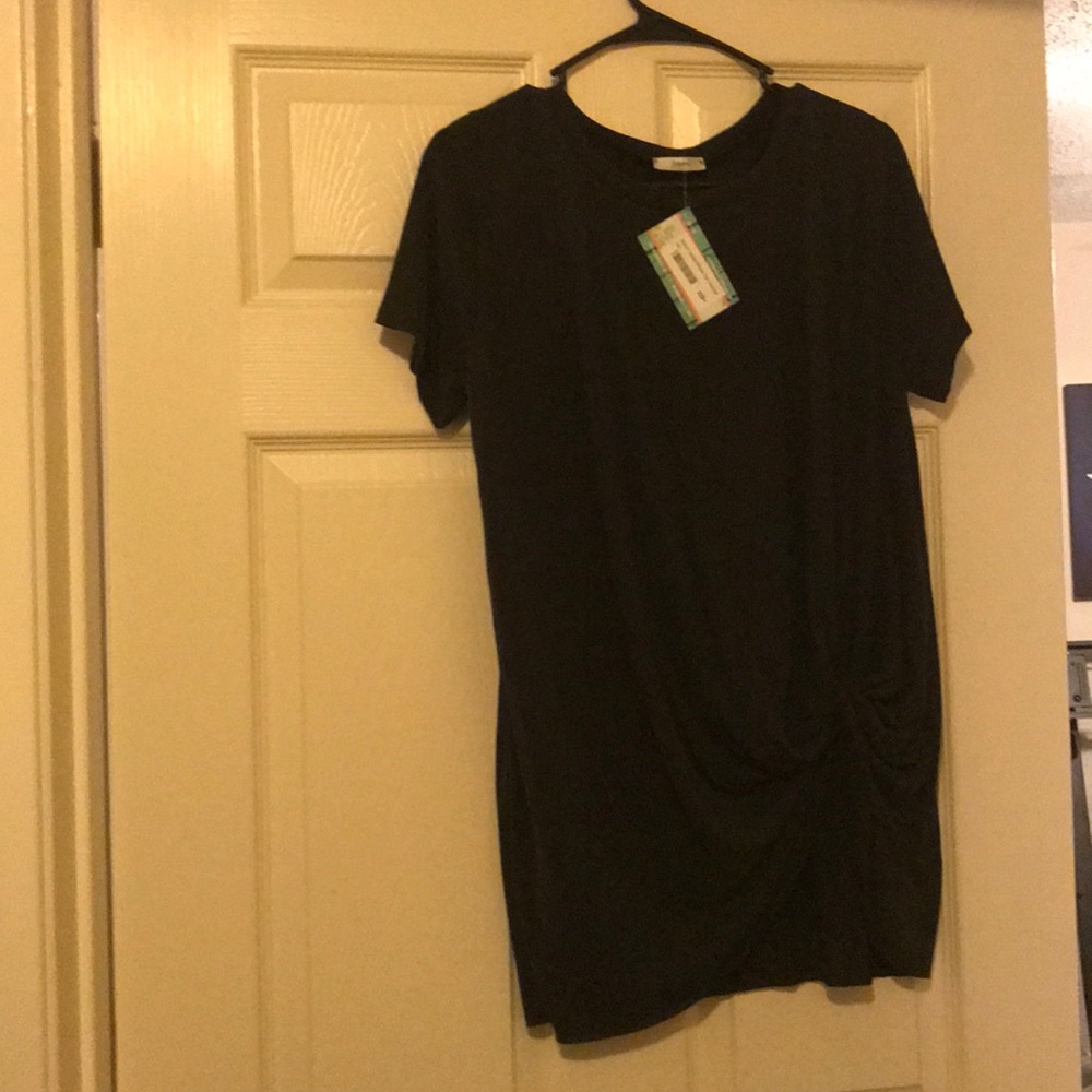 Black knotted top